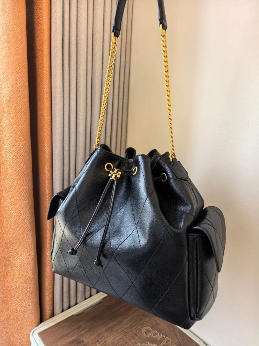 Tory Burch Fleming Big Bucket Shoulder Bag